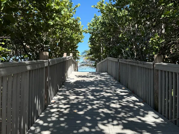 326 Harrison St, Hollywood, FL