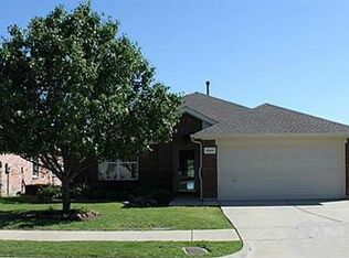 10416 Lake Park Dr, Hurst, TX 76053
