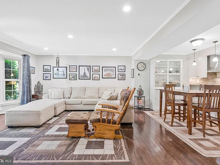 9607 Masterworks Dr — Photo 6