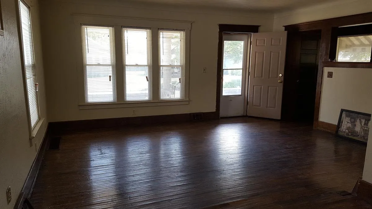 Dramatic Entry & energy windows - 1810 Georgia Ave