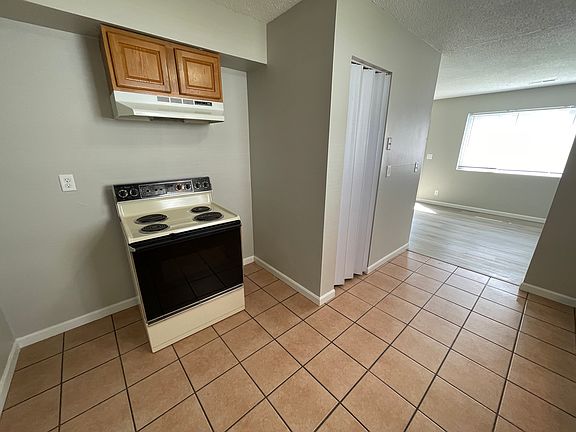 4th image of 3818 Blondo St