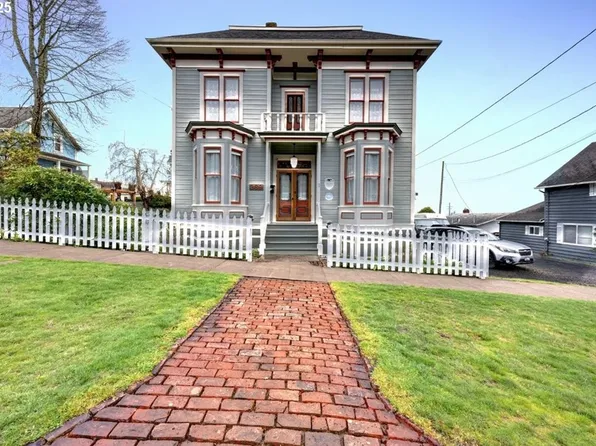 369 37th St, Astoria, OR 97103