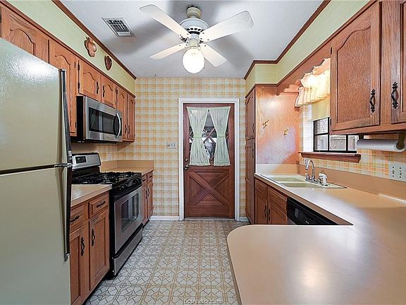 2nd image of 2504 Hardwood Dr