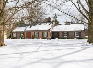 27 Rippingale Rd, Pittsford, NY 14534