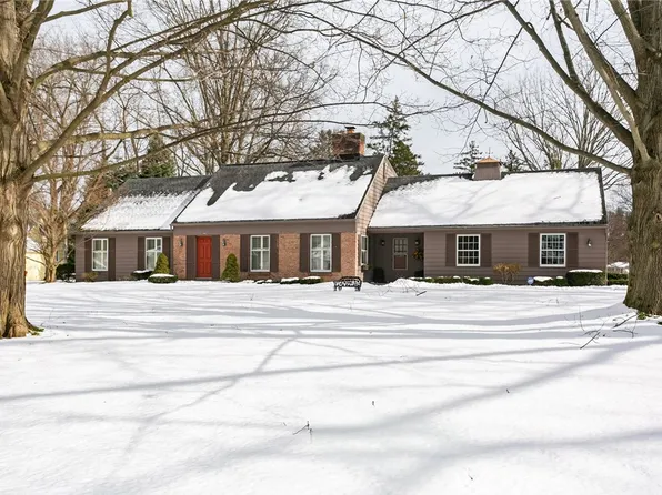 27 Rippingale Rd, Pittsford, NY 14534