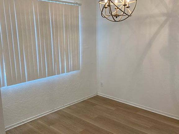4th image of 10920 Moorpark St APT 3