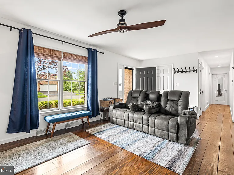 10025 Jasper Dr — Photo 15