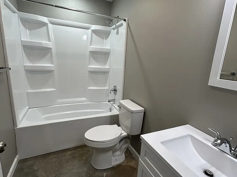 518 E Monroe St — Photo 10