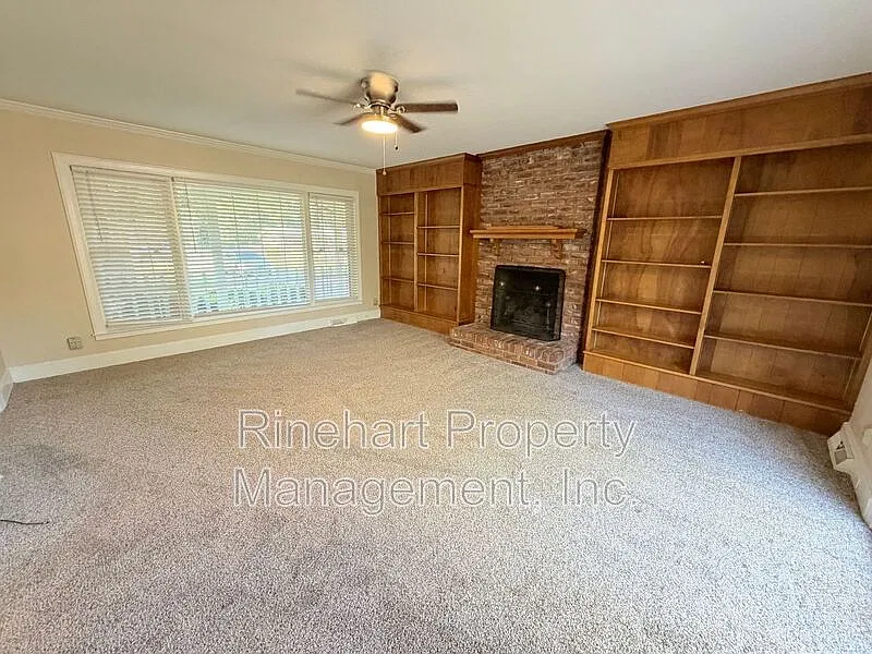 3 bed, 2.0 bath, 1545 sqft, $2,250 — Photo 2