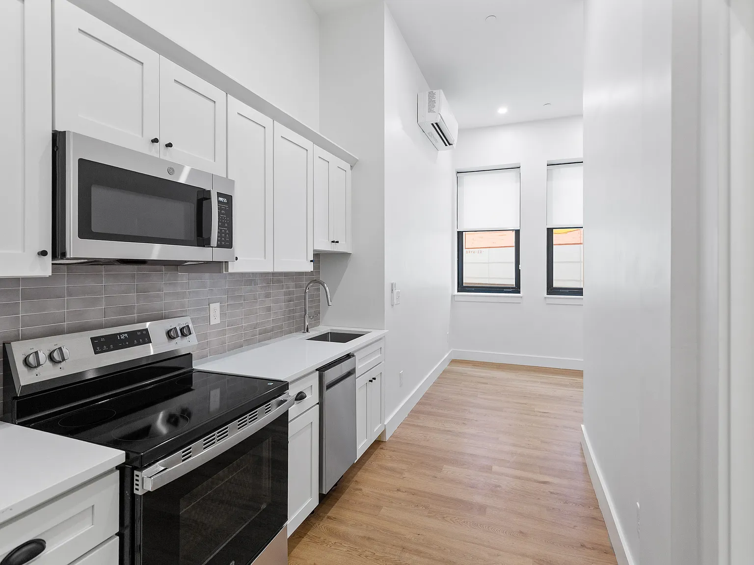 1 bed, 393 sqft, $2,100 — Photo 4