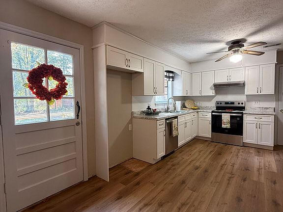 5th image of 226 2nd St