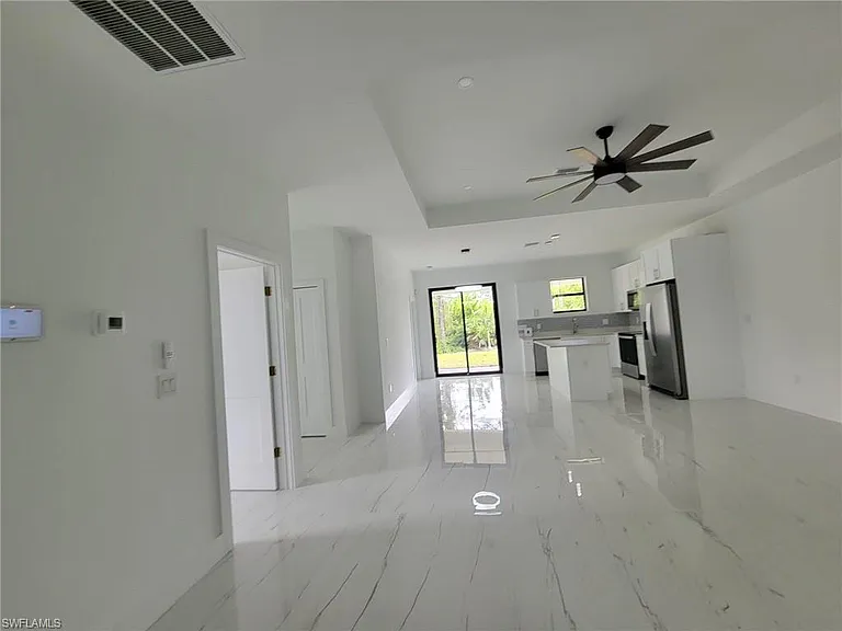 886 Milwaukee Blvd — Photo 2