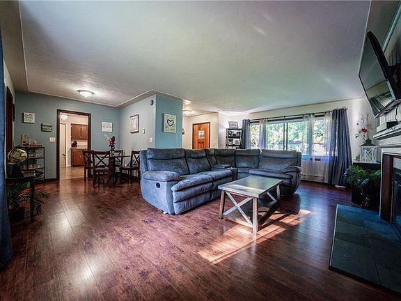 4th image of 2581 Elizabeth Ave