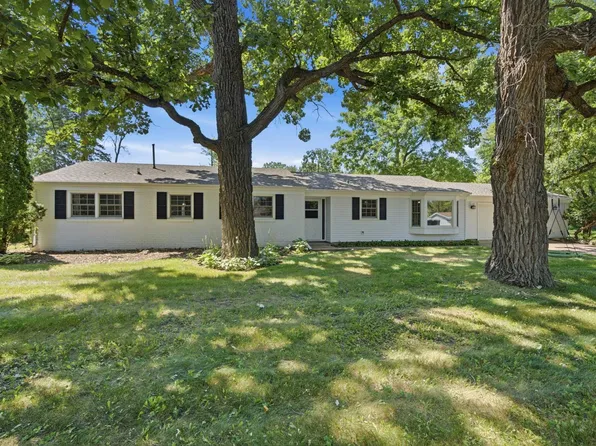 788 Fieldcrest Dr, Neenah, WI 54956