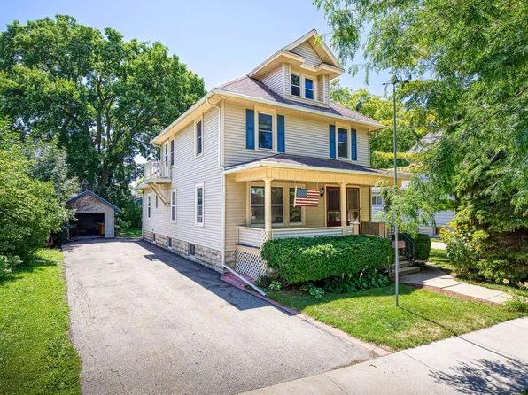 1021 School Ave, Oshkosh, WI 54901