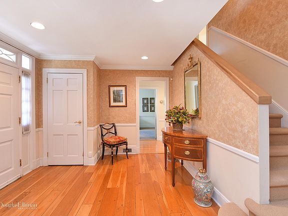 3rd image of 9 Broadlawn Ave