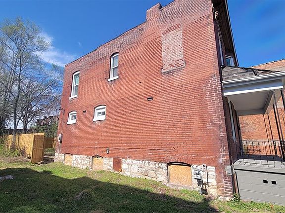 3rd image of 1389 Hamilton Ave