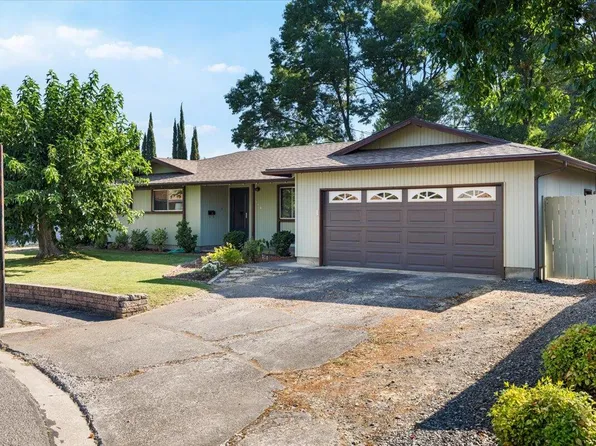 1164 N 5th St, Central Pt, OR 97502