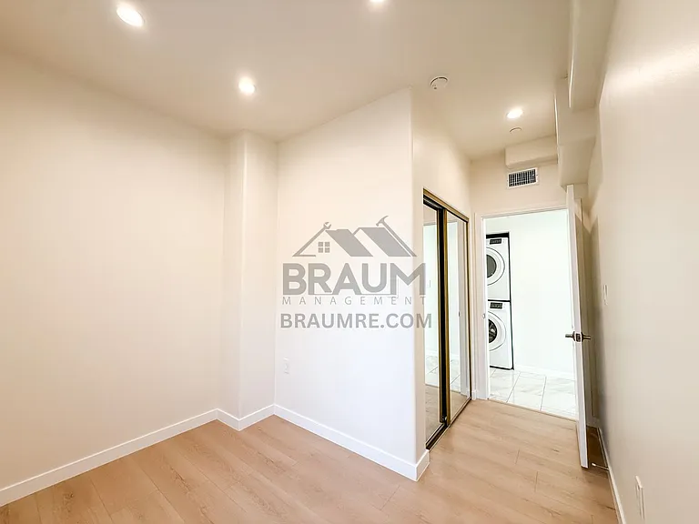 1423 Franklin St — Photo 15