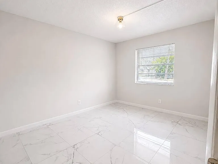 650 SW 15th Ave #1-10 — Photo 6