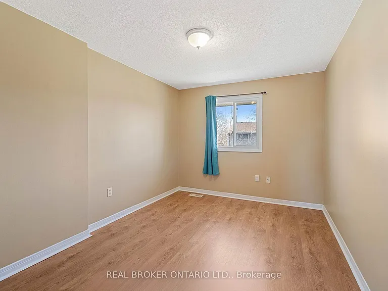 18 Julie Dr — Photo 10