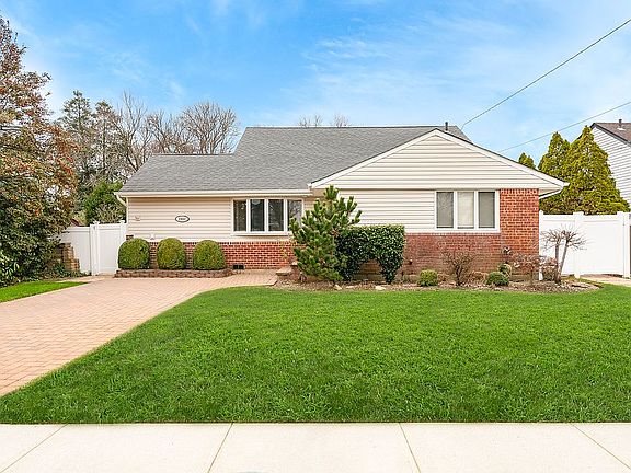 3rd image of 2042 Brook Ln