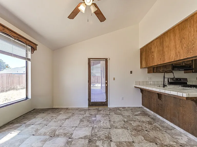 315 Reese St — Photo 2