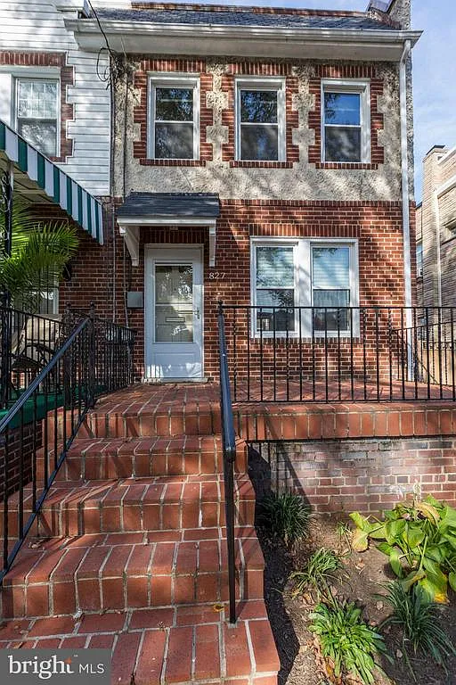 827 Sheridan St NW photo 1