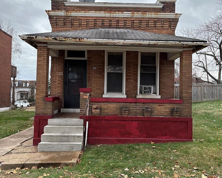 1st image of 1122 McLaran Ave