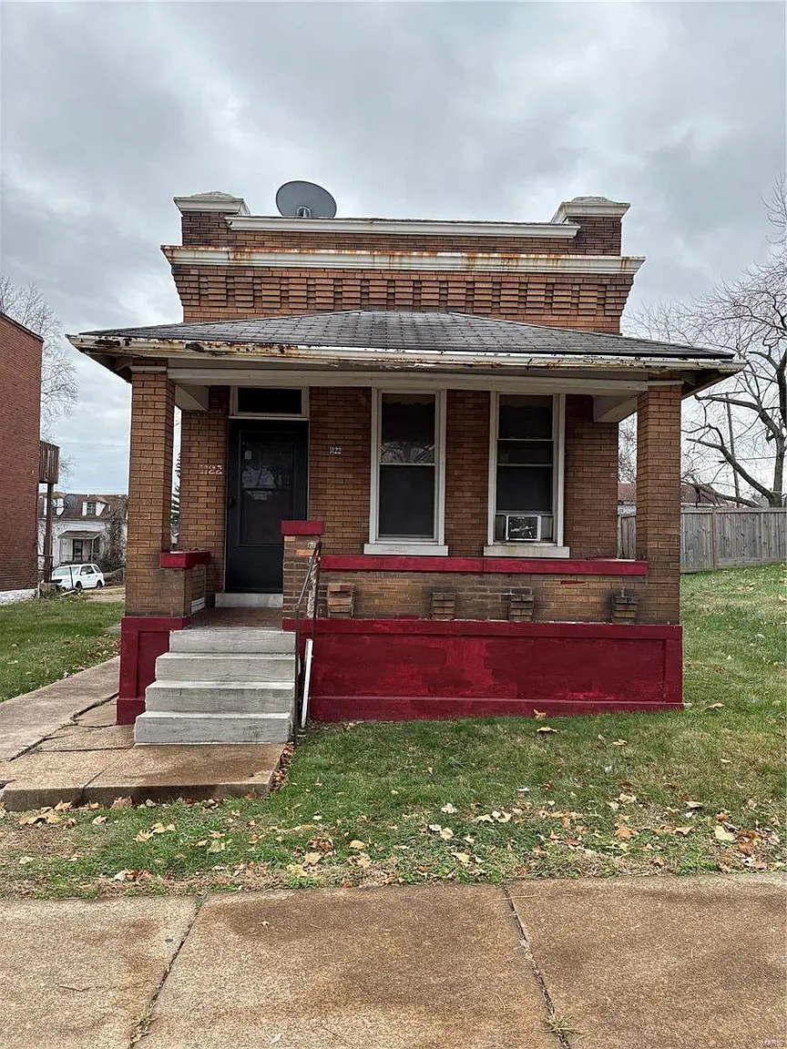 1122 McLaran Ave photo 1