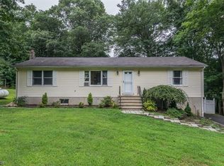 14 Barney St, Randolph, NJ 07869
