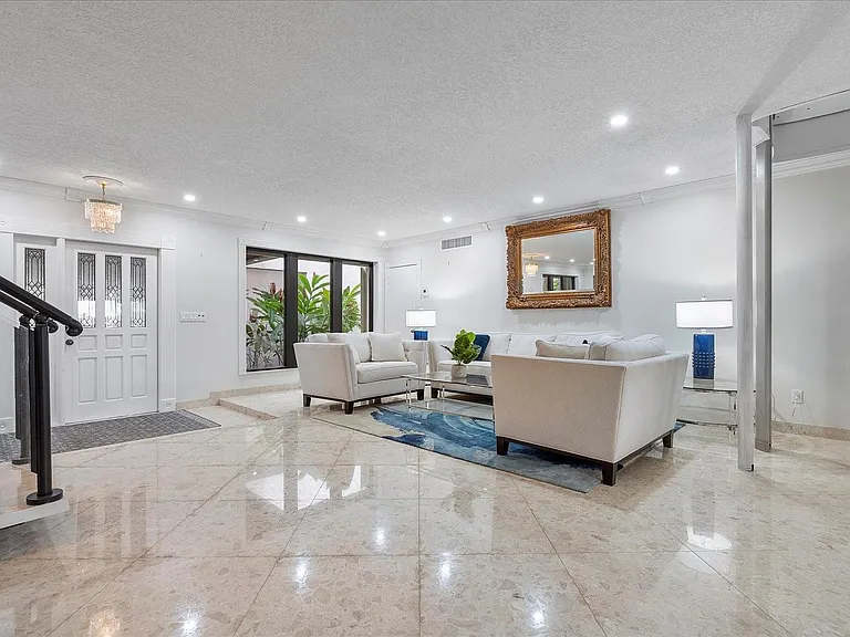 1240 SW 14th Ave — Photo 8