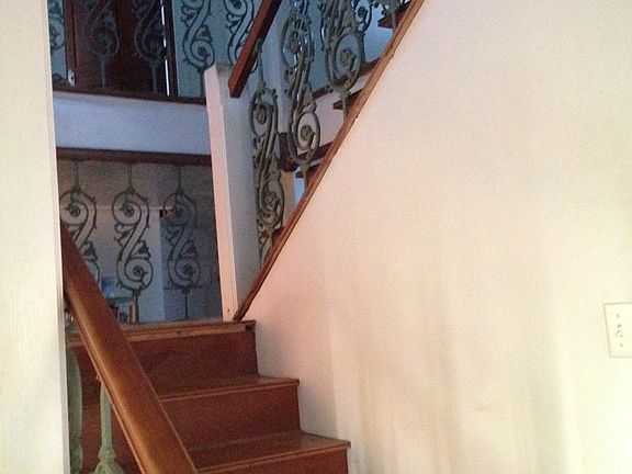 Wide stairs & details