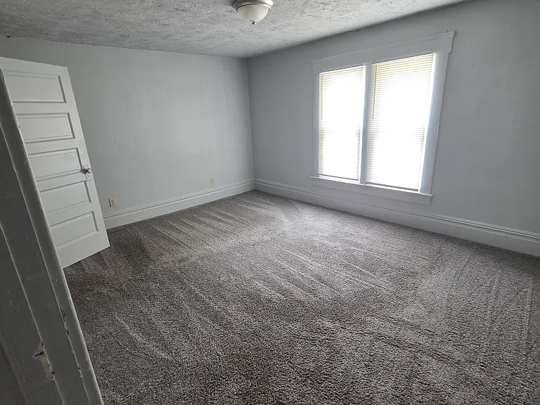 335 McKinley Ct — Photo 9