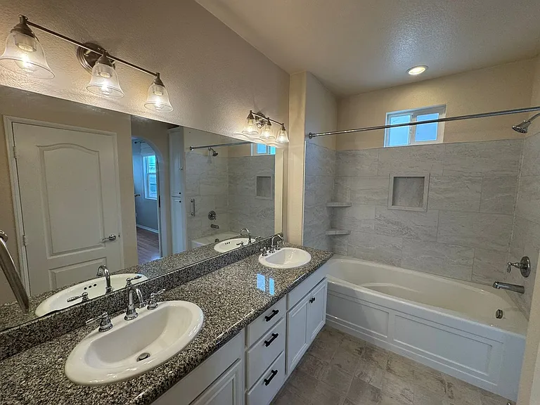 5096 Plaza Promenade — Photo 17
