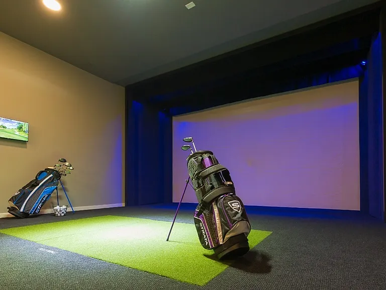 Complimentary Golf Lounge