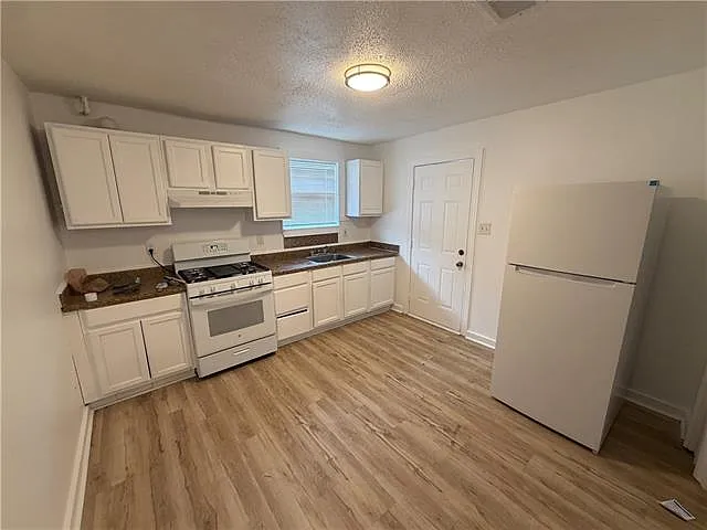 2335 Kraft Pl — Photo 3
