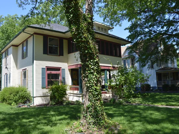 623 S 4th St, Watseka, IL 60970