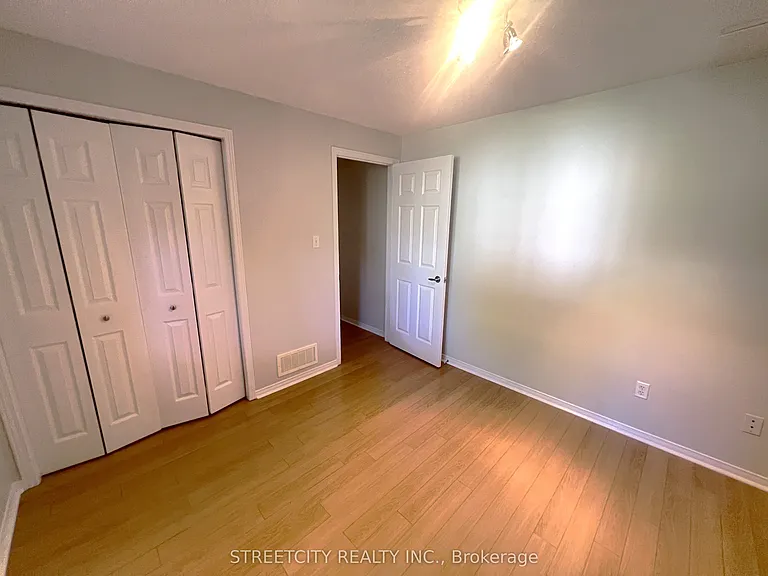 472 Talltree Cres — Photo 30