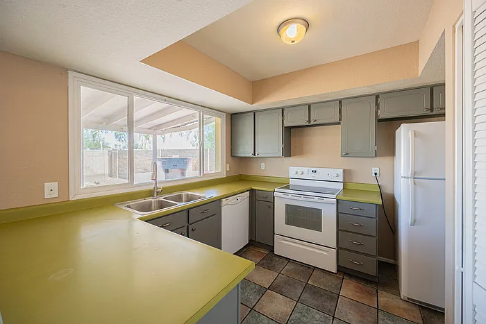 2812 S Cottonwood Dr — Photo 11
