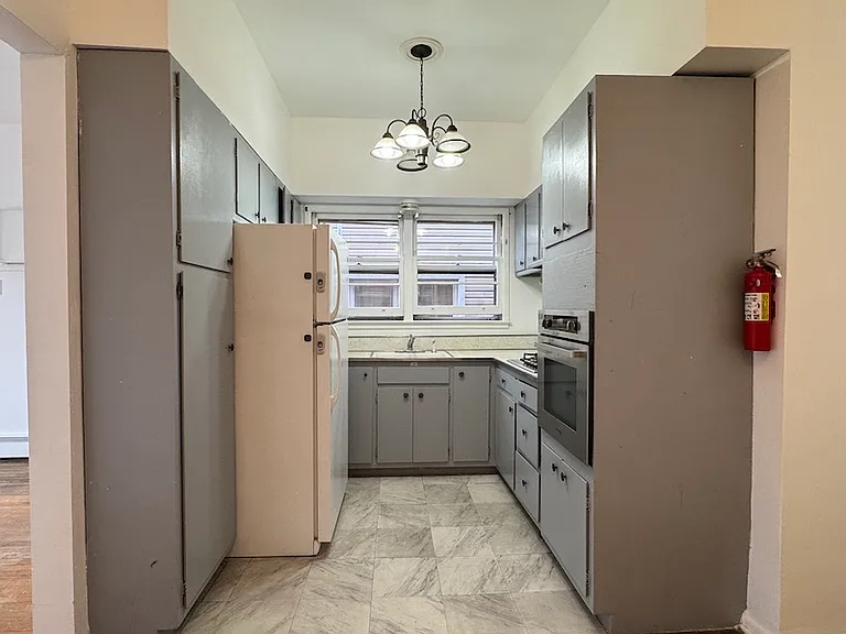 322 Franklin Ave #1 — Photo 6