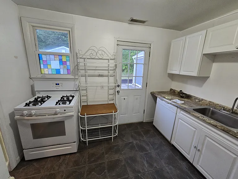 3560 Maple St — Photo 5