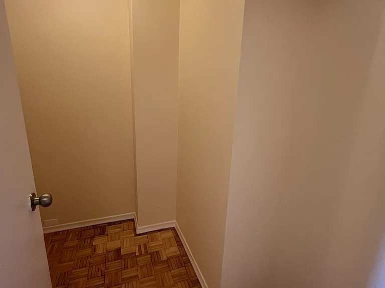 800 Riddell Ave N #502 — Photo 4