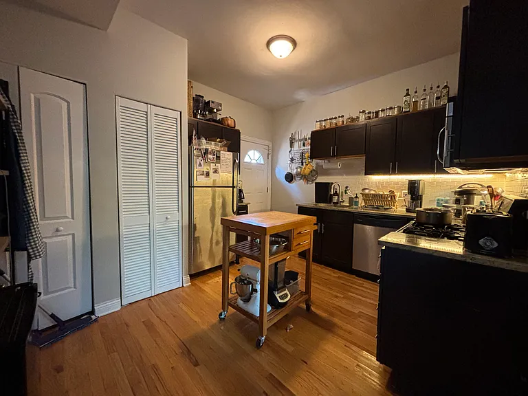 4701 N Malden St #3 — Photo 8
