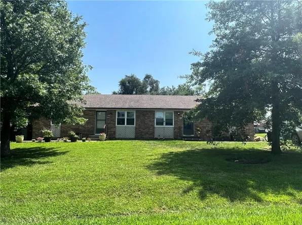 605 E 5th St, Adrian, MO 64720