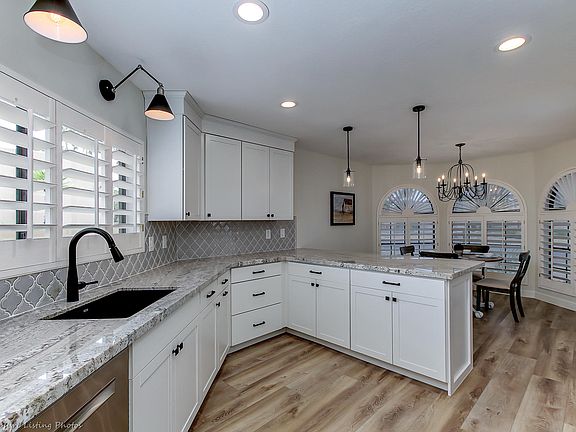 5th image of 4067 E Round Hill Dr