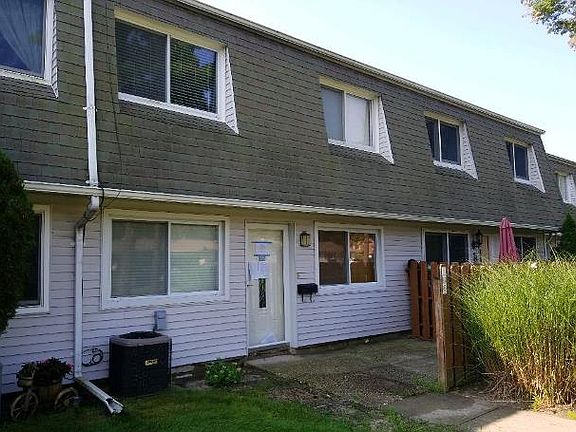 2nd image of 256 Storm Dr