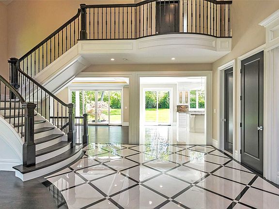 5th image of 7 Meadowbrook Ln