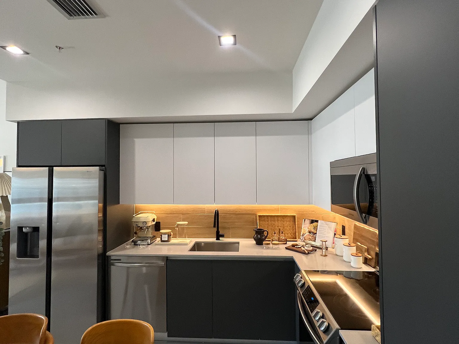1 bed, 744 sqft, $2,500 — Photo 2