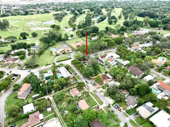 101 Hunting Lodge Dr, Miami Springs, FL 33166